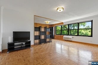 2352 Linwood Ave in Fort Lee, NJ - Building Photo - Building Photo