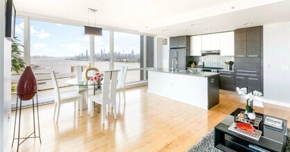 2 2nd St in Jersey City, NJ - Building Photo - Building Photo