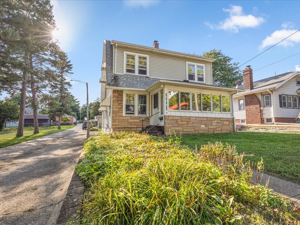1111 20th St in Rockford, IL - Building Photo