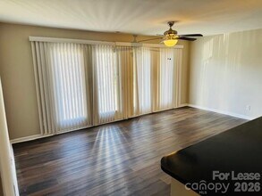 6137 Meadow Rose Ln in Charlotte, NC - Building Photo - Building Photo