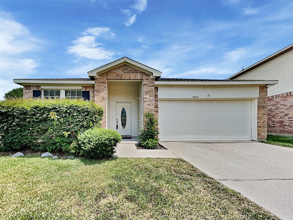 19314 Yaupon Creek Dr in Cypress, TX - Building Photo