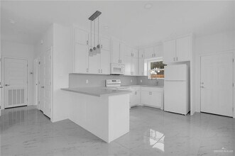 2000 E 1st St in Mission, TX - Building Photo - Building Photo