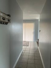 991 Manor Ln, Unit V in Columbus, OH - Foto de edificio - Building Photo
