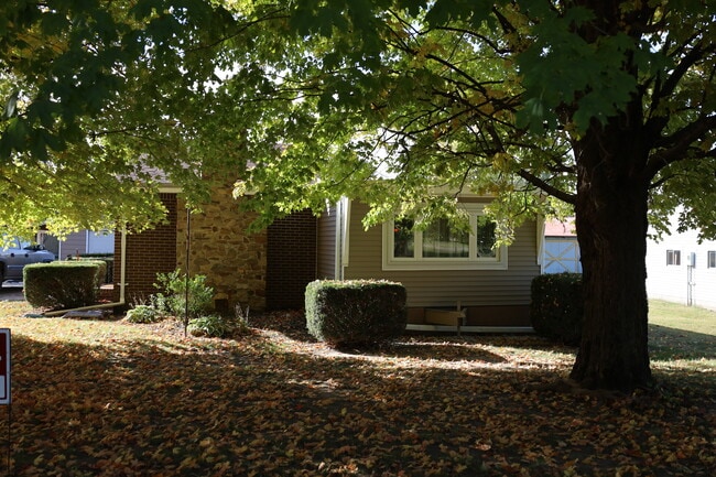 129 W Jefferson St in Jamestown, IN - Building Photo - Building Photo