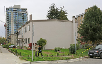 Holly Manor in New Westminster, BC - Building Photo - Building Photo