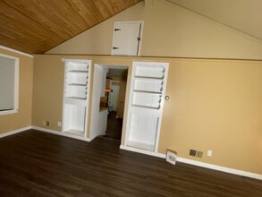 422 Mitchell Ave in Clairton, PA - Foto de edificio - Building Photo