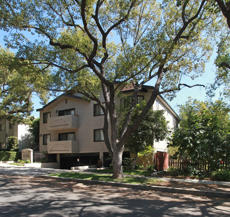 430 E San Jose Ave in Burbank, CA - Foto de edificio