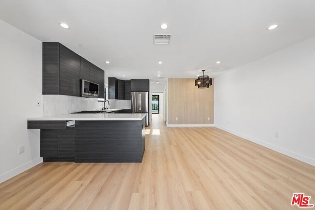 12257 Collins St in Los Angeles, CA - Building Photo - Building Photo