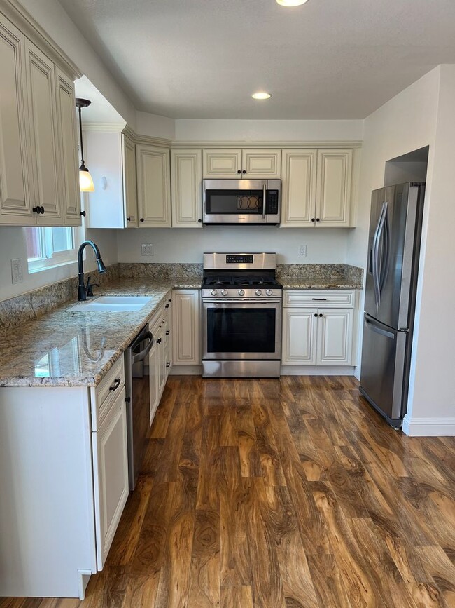 12100 Montecito Rd in Los Alamitos, CA - Building Photo - Building Photo