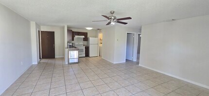 2050 Oleander Blvd, Unit 10-202 in Fort Pierce, FL - Building Photo - Building Photo