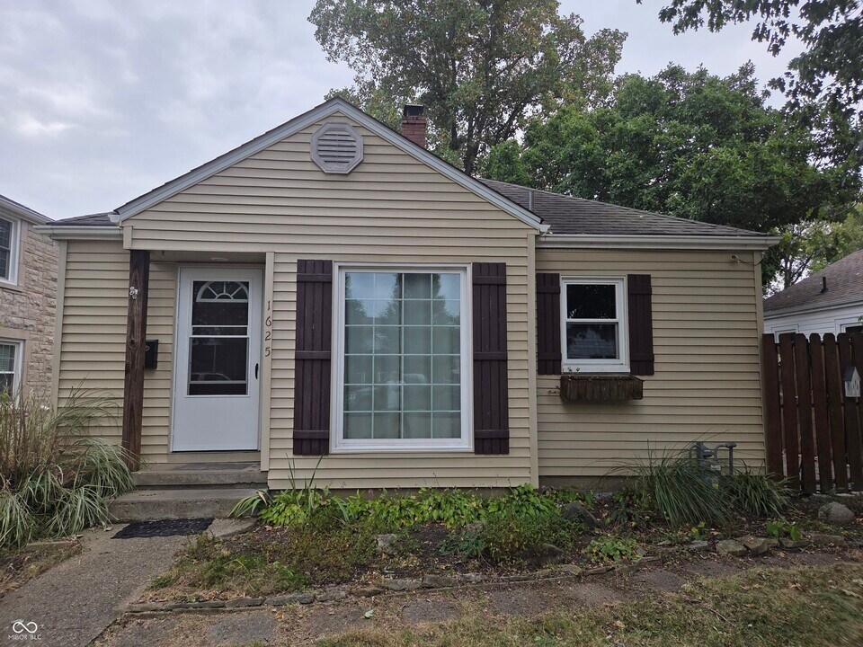 1625 Lawton Ave in Columbus, IN - Foto de edificio