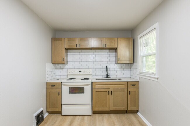 5760 College Ave in Kansas City, MO - Building Photo - Building Photo