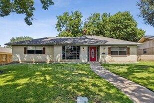 13425 Janwood Ln in Farmers Branch, TX - Building Photo