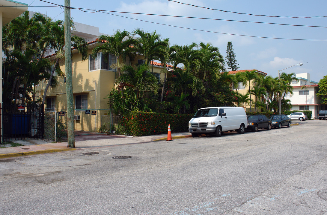 320 83rd St in Miami Beach, FL - Foto de edificio