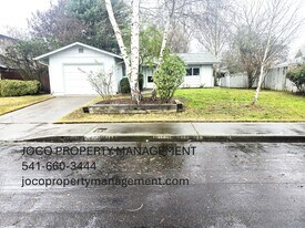 1202 SW Viola Dr in Grants Pass, OR - Building Photo