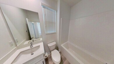 1627 Vlg Grn Wy in Beaumont, CA - Building Photo - Building Photo