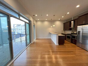 1002 W Van Buren St in Chicago, IL - Building Photo - Building Photo