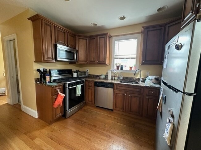 164 Boylston St, Unit #3 in Boston, MA - Foto de edificio - Building Photo