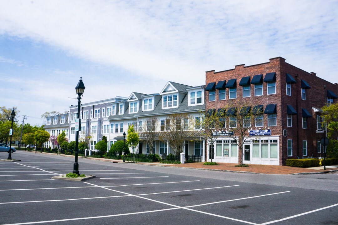 Chelsea Place in Bay Shore, NY - Building Photo