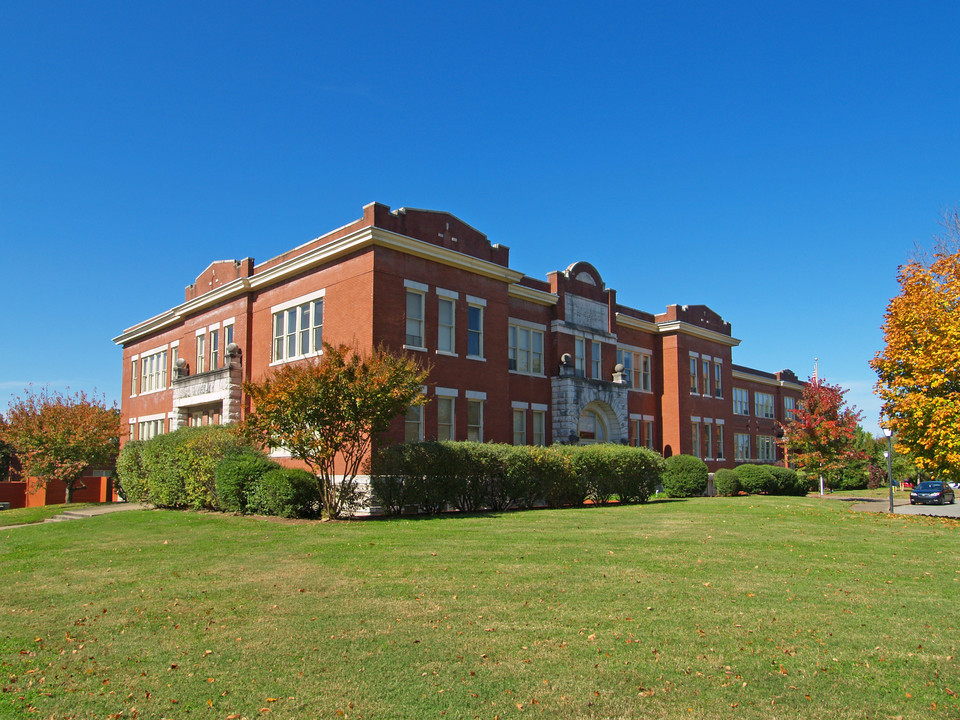 Penn Warren in Clarksville, TN - Building Photo