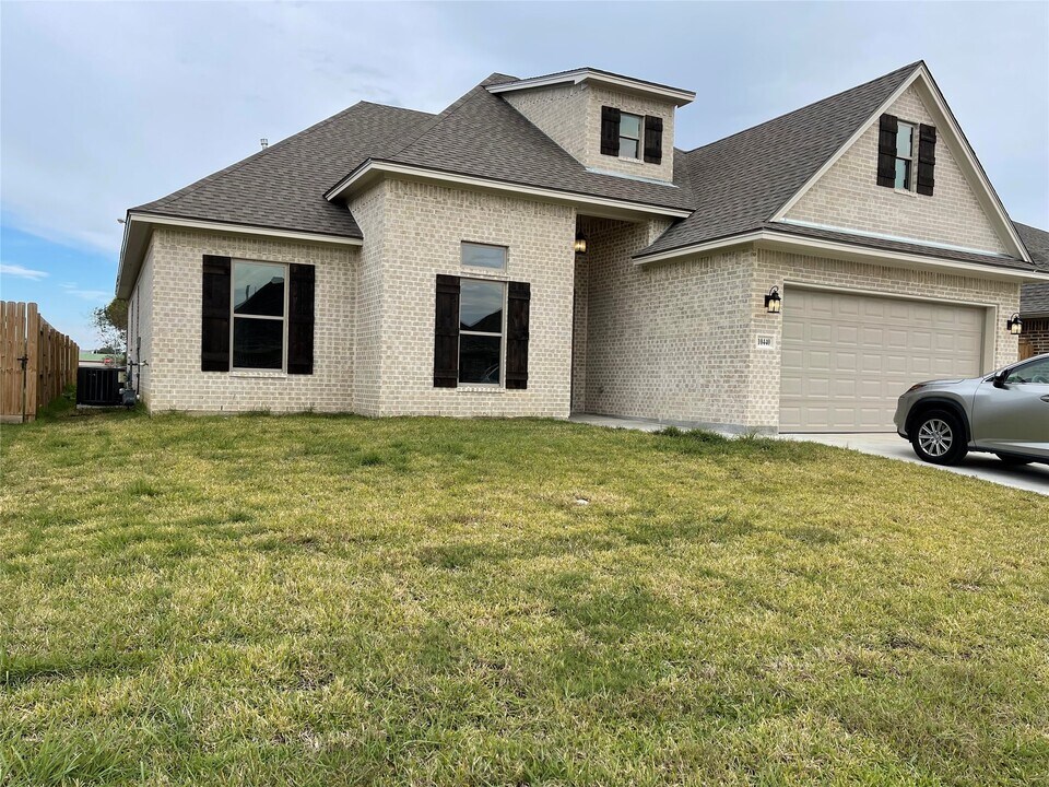 10440 Dominion Ranch Dr in Port Arthur, TX - Building Photo