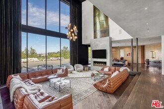 9152 Janice Pl in Beverly Hills, CA - Building Photo - Building Photo