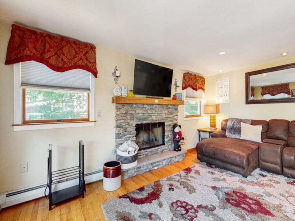 26 Marley Way in Queensbury, NY - Building Photo