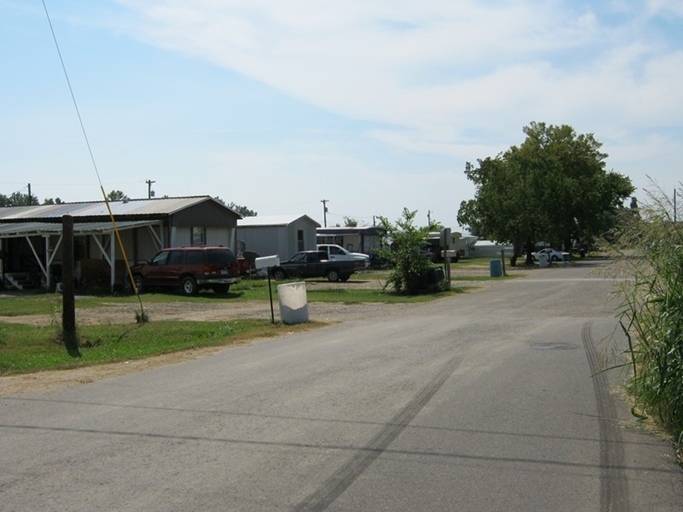 700-701 S Elm St in Clarksville, AR - Building Photo