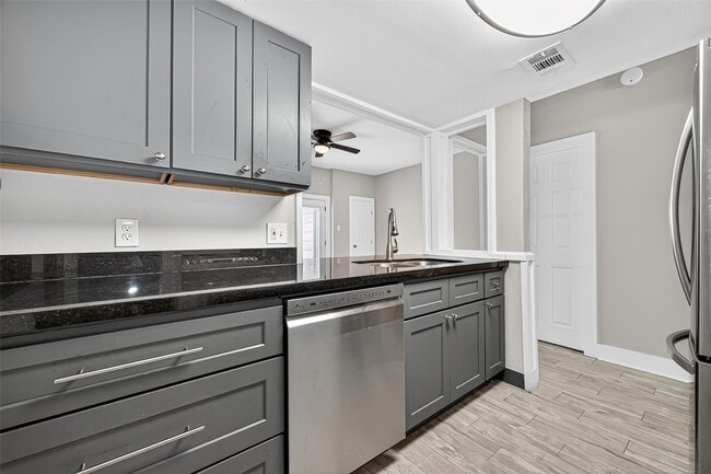 property at 830 Threadneedle St