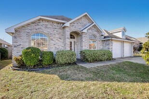 224 Glen Meadow Dr in Glenn Heights, TX - Building Photo