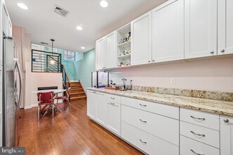 1231 Waverly Walk in Philadelphia, PA - Building Photo - Building Photo