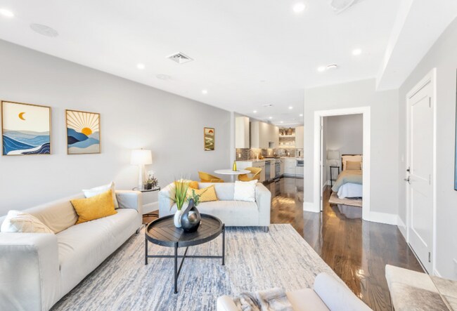 582 E Broadway, Unit 2 in Boston, MA - Building Photo - Building Photo