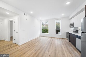 4324 Lancaster Ave, Unit 200 in Philadelphia, PA - Foto de edificio - Building Photo