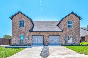 1110 Woburn Dr in Garland, TX - Building Photo