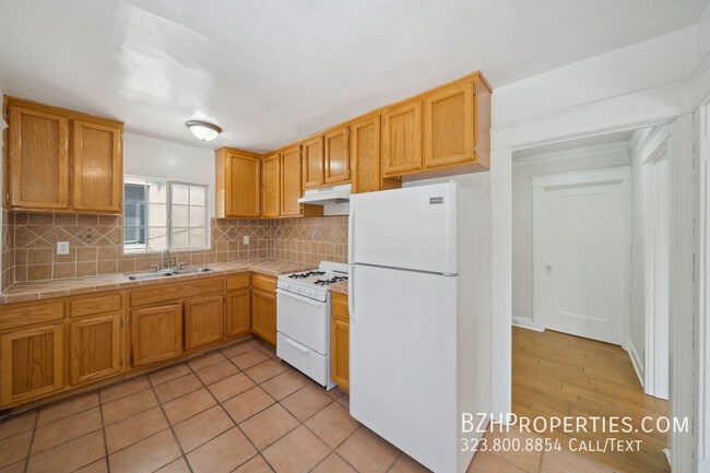 1239 Havenhurst Dr in Los Angeles, CA - Building Photo - Building Photo