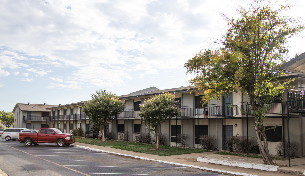 Parkside Hurst Apartments in Hurst, TX - Building Photo