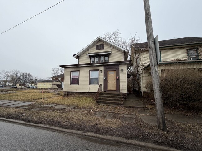 property at 524 E Jefferson Blvd