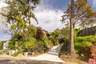 3424 Primera Ave in Los Angeles, CA - Building Photo - Building Photo