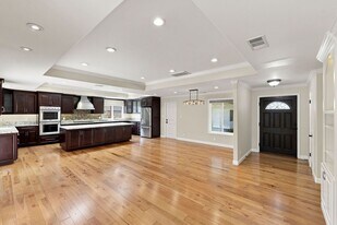 10700 Farallone Dr in Cupertino, CA - Building Photo