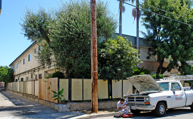 Palm's Apartments in Los Angeles, CA - Foto de edificio - Building Photo