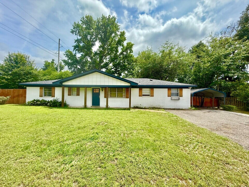 3021 McDonald Rd in Tyler, TX - Building Photo