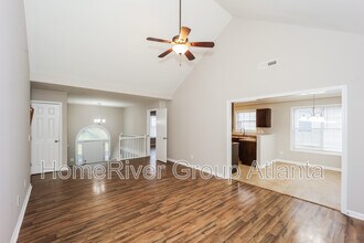 2175 Lake Royale Dr in Riverdale, GA - Building Photo - Building Photo