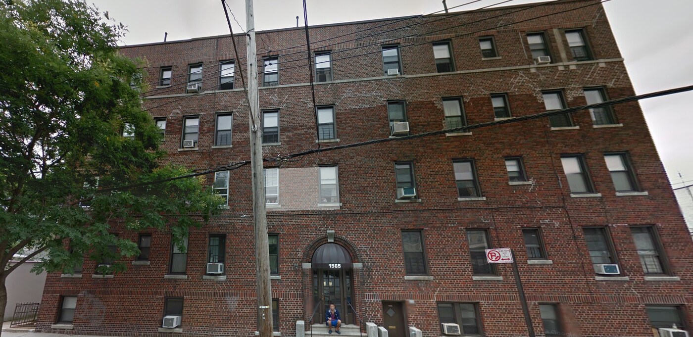 1565 Rowland St in Bronx, NY - Foto de edificio