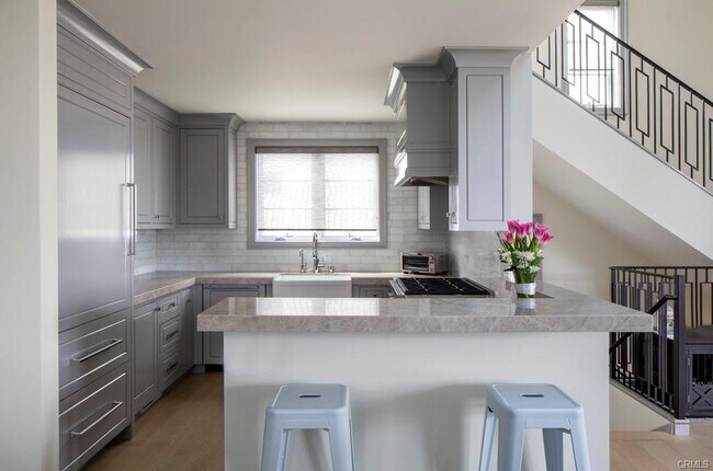 308 1/2 Fernleaf Ave in Newport Beach, CA - Building Photo - Building Photo