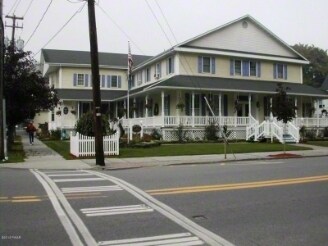 Park Hotel & Apartments in Honesdale, PA - Building Photo