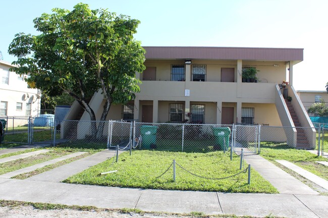 3215-3235 NW 48th St in Miami, FL - Building Photo - Building Photo