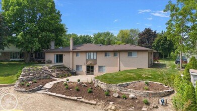 2532 Belle View Dr in Shelby Township, MI - Building Photo - Building Photo