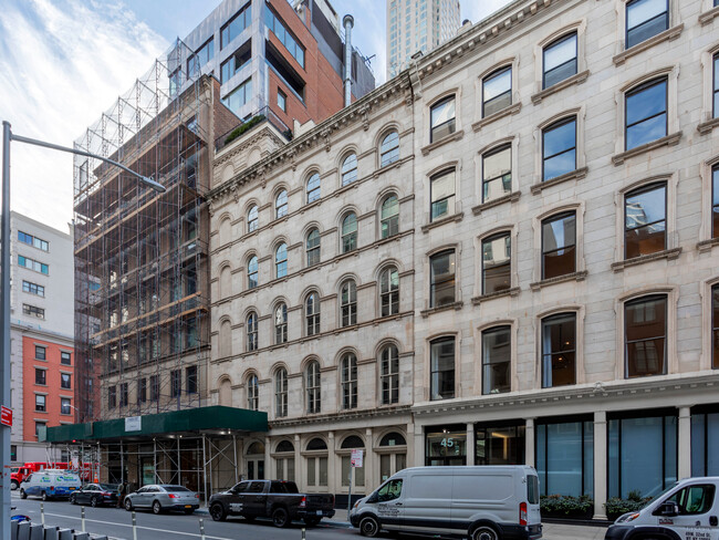 41-43 Warren St in New York, NY - Foto de edificio - Building Photo