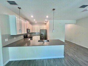10058 Red Eagle Dr in Orlando, FL - Foto de edificio - Building Photo