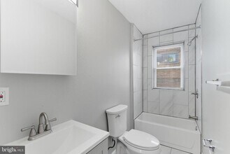 2528 Collins St in Philadelphia, PA - Building Photo - Building Photo